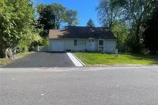 785 Locksley Rd, Yorktown Heights, NY 10598 - Photo 2