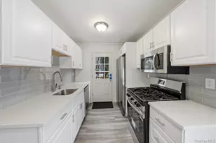 785 Locksley Rd, Yorktown Heights, NY 10598 - Photo 6