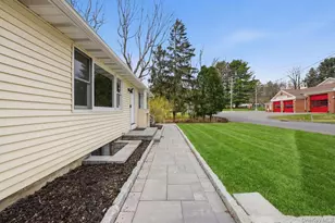 785 Locksley Rd, Yorktown Heights, NY 10598 - Photo 2