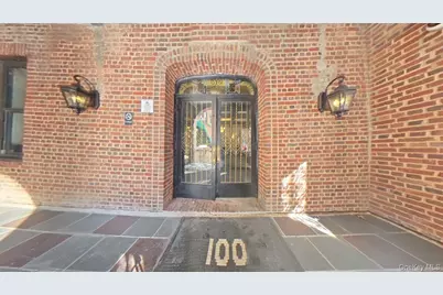 100 Pelham Road #2B, New Rochelle, NY 10805 - Photo 2