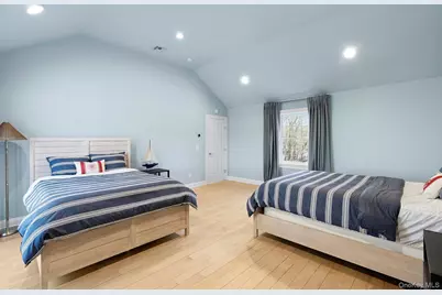 11 Bay View Drive E, Hampton Bays, NY 11946 - Photo 10