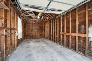 4 Cecil Pl, Hicksville, NY 11801 - Photo 24