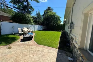 830 Pepperidge Rd, Westbury, NY 11590 - Photo 14