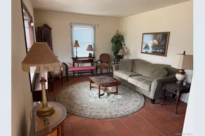 31 Prince Street, New Hyde Park, NY 11040 - Photo 2