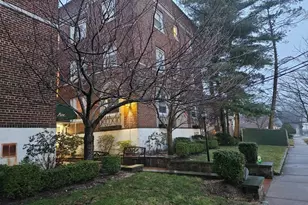 30 Shipherd Ave, Lynbrook, NY 11563 - Photo 2