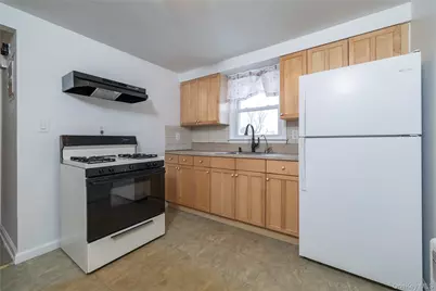 44 Jefferson Avenue #Second Floor, Lynbrook, NY 11563 - Photo 4