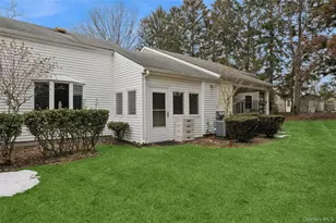 25 Freemont Ln, Coram, NY 11727 - Photo 22