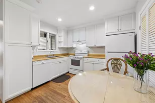 25 Freemont Ln, Coram, NY 11727 - Photo 10