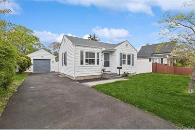 72 Conklin Avenue, Patchogue, NY 11772 - Photo 2