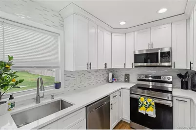 72 Conklin Avenue, Patchogue, NY 11772 - Photo 20