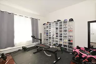 556 Park Ave, West Hempstead, NY 11552 - Photo 18