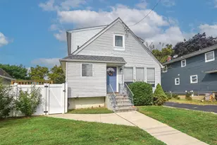 3 A Pequot Ave, Port Washington, NY 11050 - Photo 2