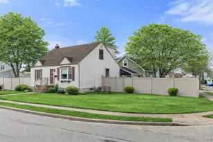 8 Garden Blvd, Hicksville, NY 11801 - Photo 2