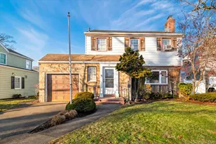 31 Alden Ct, Malverne, NY 11565 - Photo 2