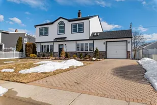 89 Ridge Ln, Levittown, NY 11756 - Photo 4