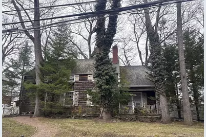 89 Linmouth Road, Malverne, NY 11565 - Photo 2