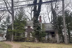 89 Linmouth Rd, Malverne, NY 11565 - Photo 2