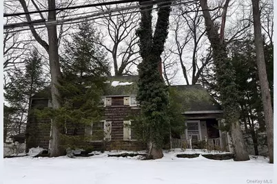 89 Linmouth Road, Malverne, NY 11565 - Photo 2