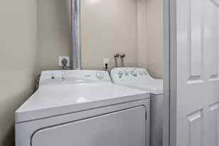 401 Dover St, Westbury, NY 11590 - Photo 20