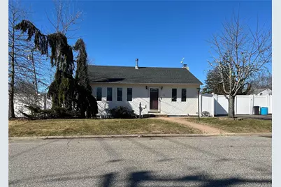 30 Jenkins Avenue, North Babylon, NY 11703 - Photo 2