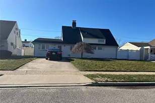 12 Wisteria Ln, Wantagh, NY 11793 - Photo 2