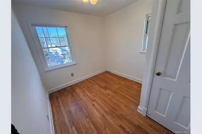 254-28 Walden Avenue, Great Neck, NY 11020 - Photo 20