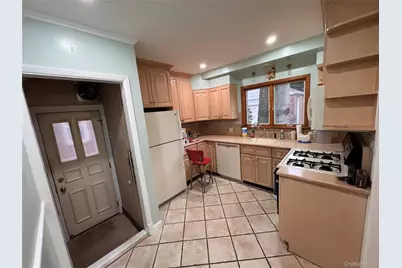 254-28 Walden Avenue, Great Neck, NY 11020 - Photo 6