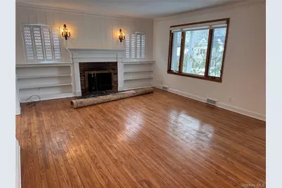 254-28 Walden Avenue, Great Neck, NY 11020 - Photo 32