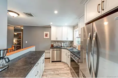 4 Hollyberry Road, Plainview, NY 11803 - Photo 8