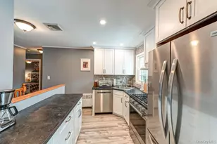 4 Hollyberry Rd, Plainview, NY 11803 - Photo 8