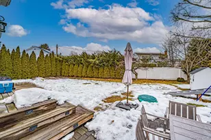 4 Hollyberry Rd, Plainview, NY 11803 - Photo 18