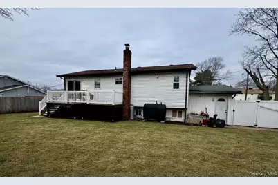 46 Anna Road, Bay Shore, NY 11706 - Photo 18