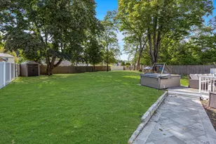 10 Peachtree Ln, Huntington Station, NY 11746 - Photo 24