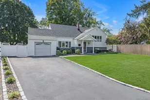 10 Peachtree Ln, Huntington Station, NY 11746 - Photo 2