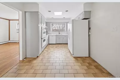 14 Jeffrey Lane, Great Neck, NY 11020 - Photo 8