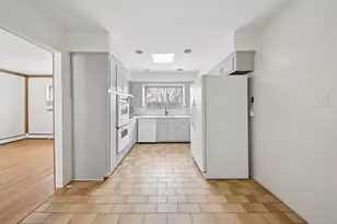 14 Jeffrey Ln, Great Neck, NY 11020 - Photo 8