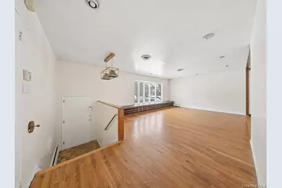 14 Jeffrey Lane, Great Neck, NY 11020 - Photo 4