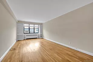 2 Town House Pl, Great Neck, NY 11021 - Photo 2