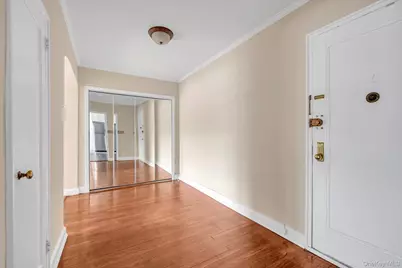 2 Townhouse Place #3N, Great Neck, NY 11021 - Photo 4