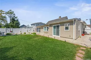 36 Robin Ln, Levittown, NY 11756 - Photo 28