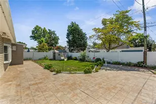 36 Robin Ln, Levittown, NY 11756 - Photo 24