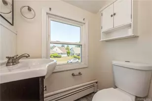 36 Robin Ln, Levittown, NY 11756 - Photo 18