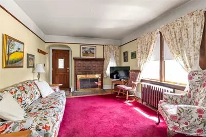 70 Lyon Place, Lynbrook, NY 11563 - Photo 2