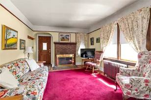 70 Lyon Pl, Lynbrook, NY 11563 - Photo 2