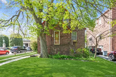 70 Lyon Place, Lynbrook, NY 11563 - Photo 1