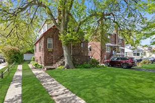 70 Lyon Pl, Lynbrook, NY 11563 - Photo 20