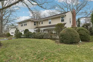 192 Bengeyfield Dr, East Williston, NY 11596 - Photo 2