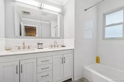 192 Bengeyfield Drive, East Williston, NY 11596 - Photo 16