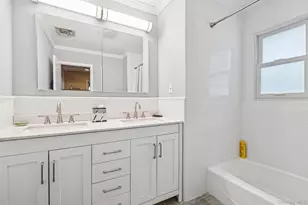 192 Bengeyfield Dr, East Williston, NY 11596 - Photo 16