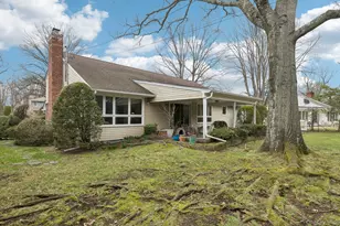 192 Bengeyfield Dr, East Williston, NY 11596 - Photo 20